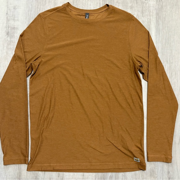 🔥Vuori Men Shirt - Picture 1 of 6